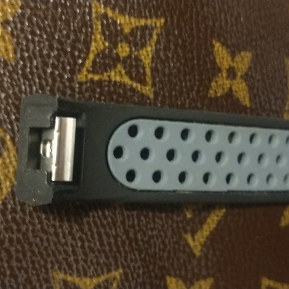 FITBIT HM Charge 2 interchangeable Silicone Black & Grey Wristwatch Sports Band - Picture 4 of 7